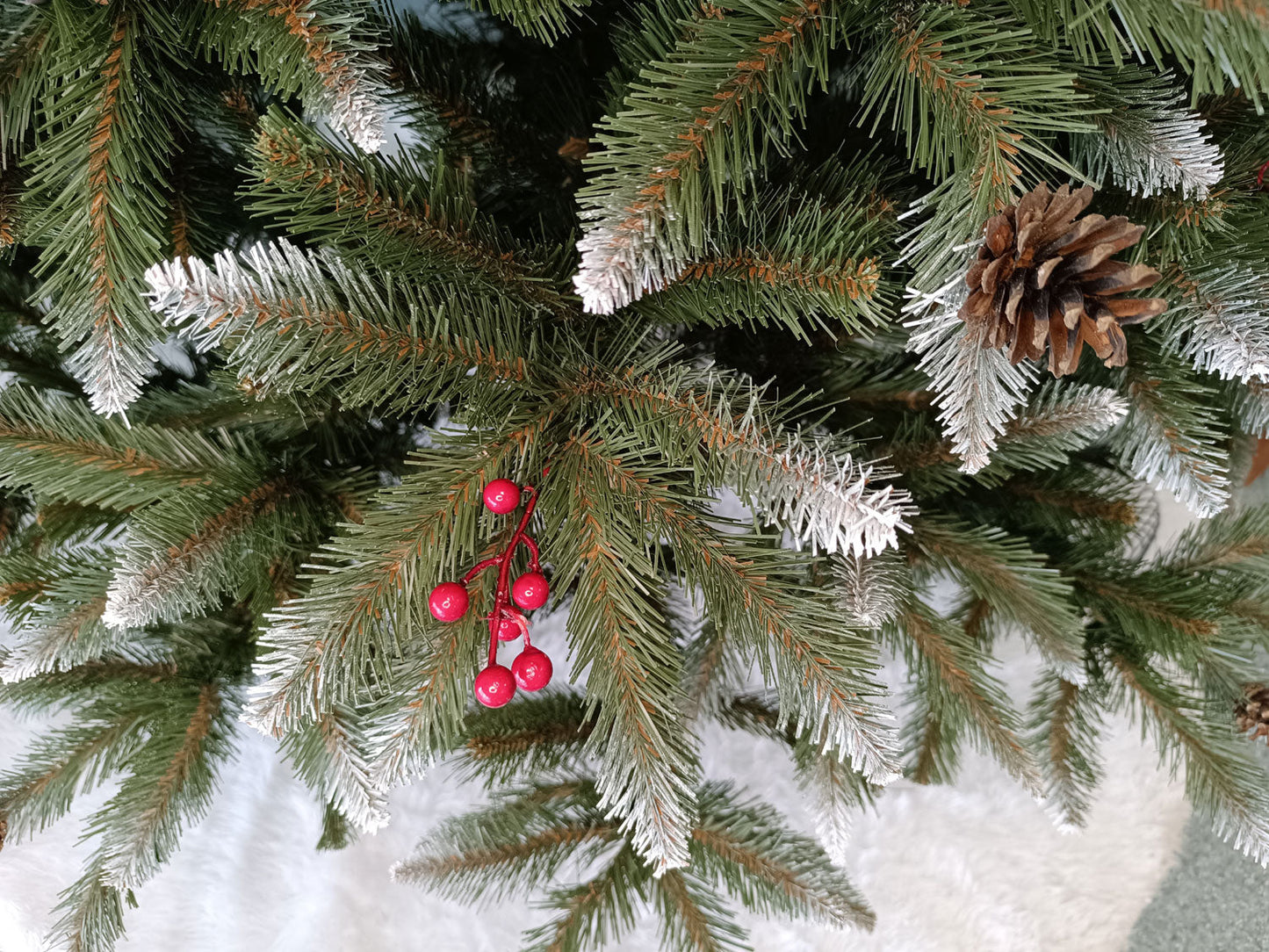 Brad artificial Christmas Deluxe by , Frasin de Munte, 2D, 240cm