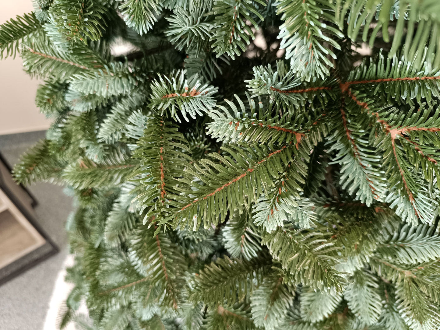 Brad artificial Christmas Deluxe by , Canada argintiu, 3D,180cm