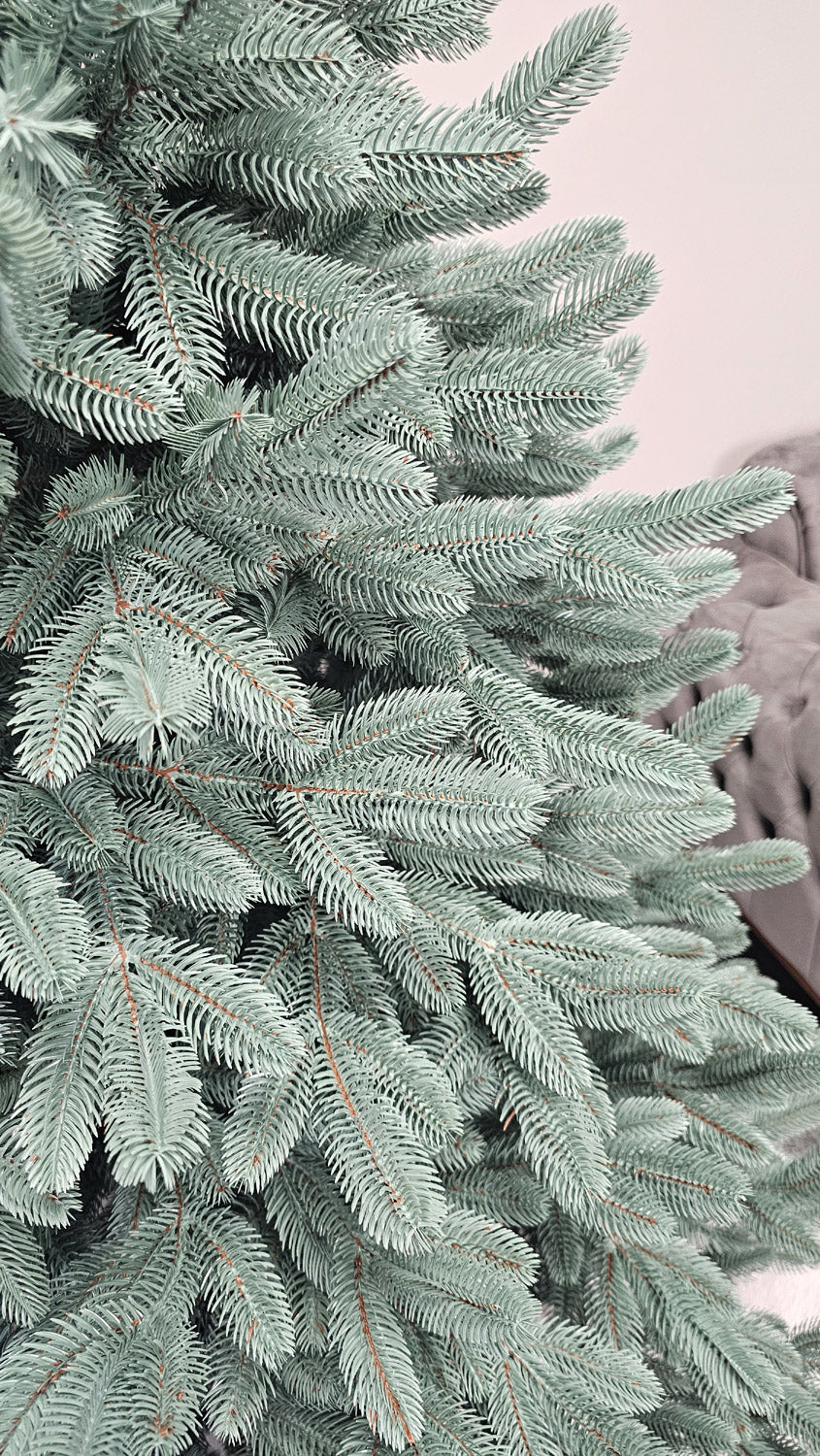 Brad artificial Christmas Deluxe by , Laponia Select argintiu, integral 3D, 230cm