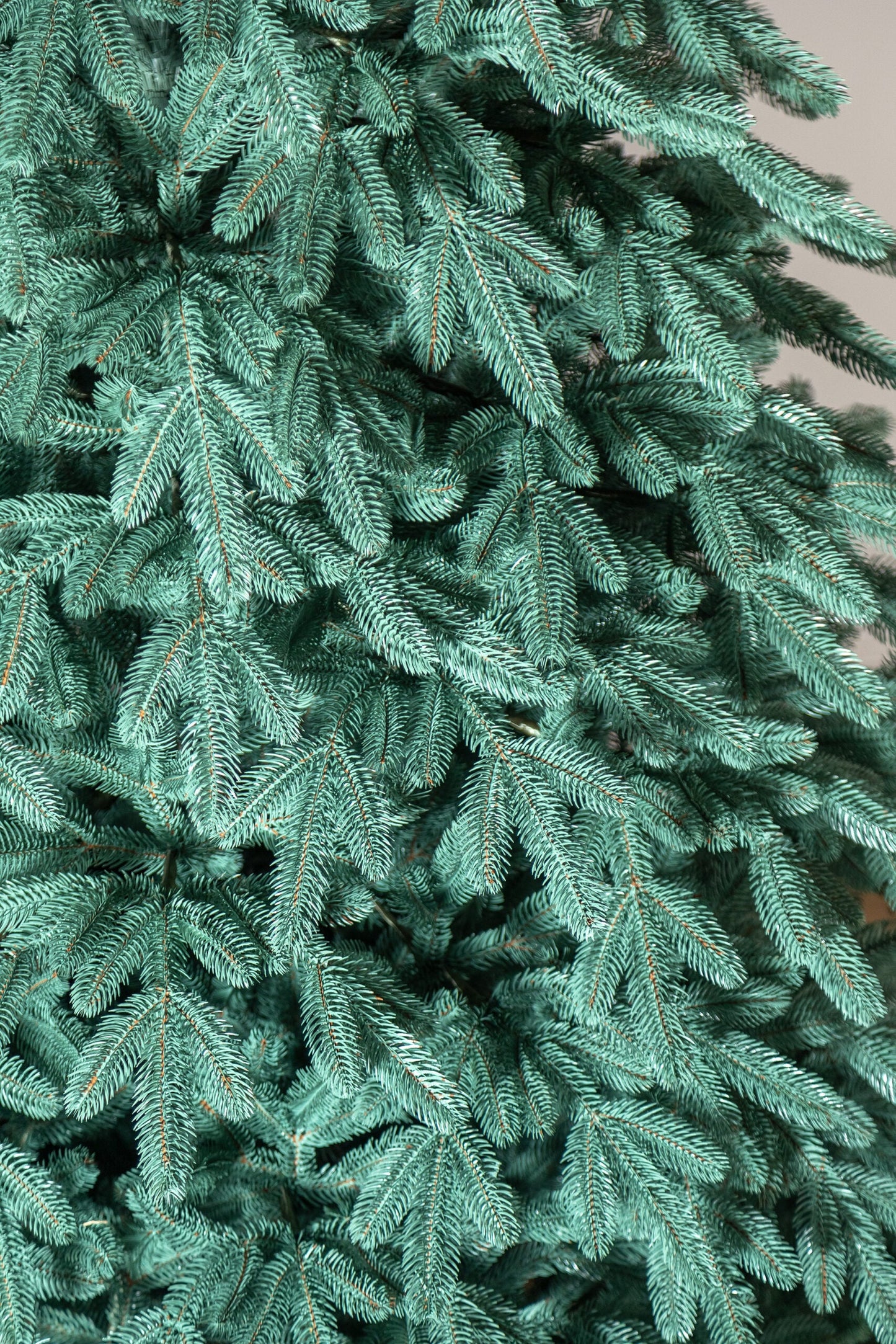 Brad artificial Christmas Deluxe by , Laponia Select argintiu, integral 3D, 230cm