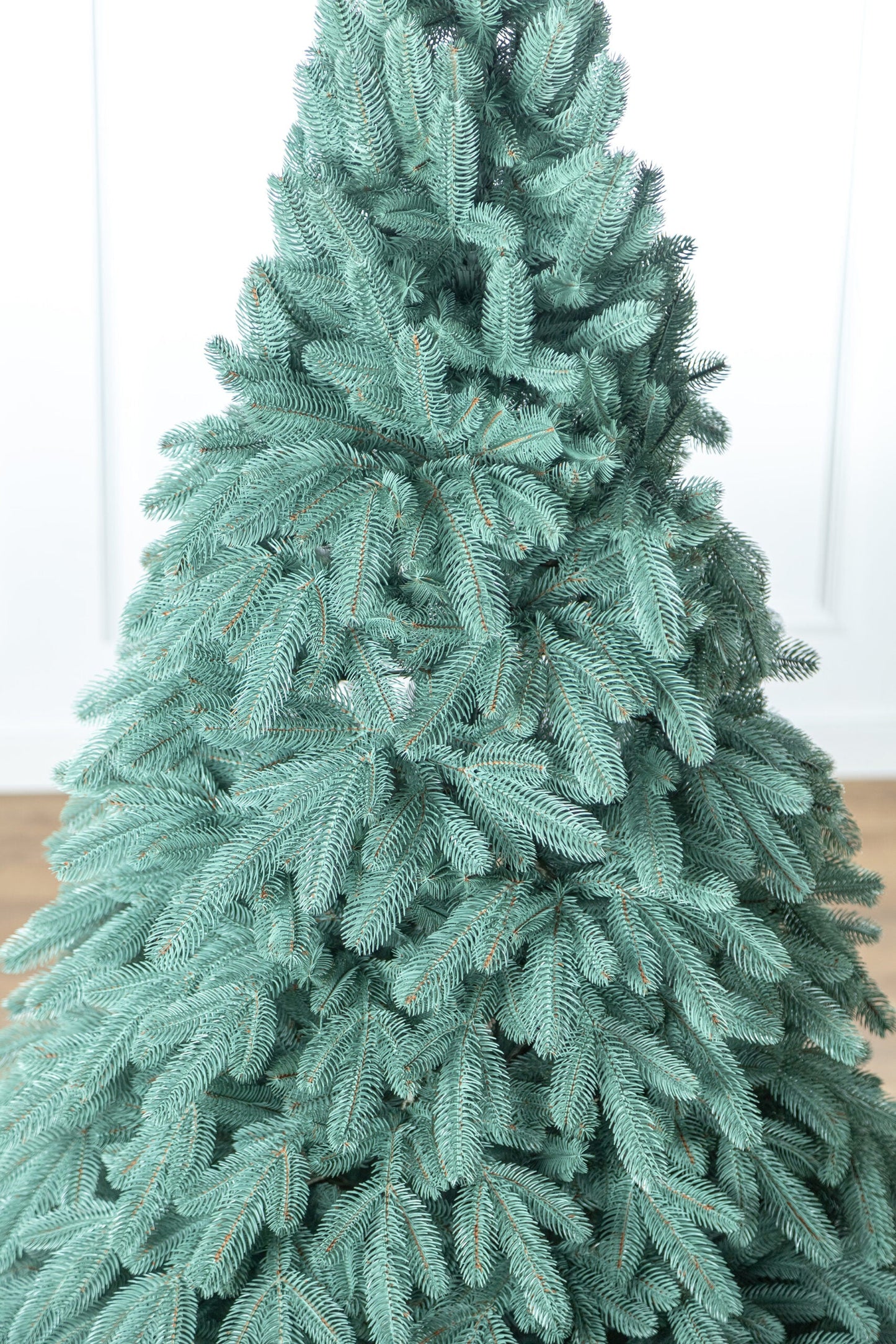 Brad artificial Christmas Deluxe by , Laponia Select argintiu, integral 3D, 230cm