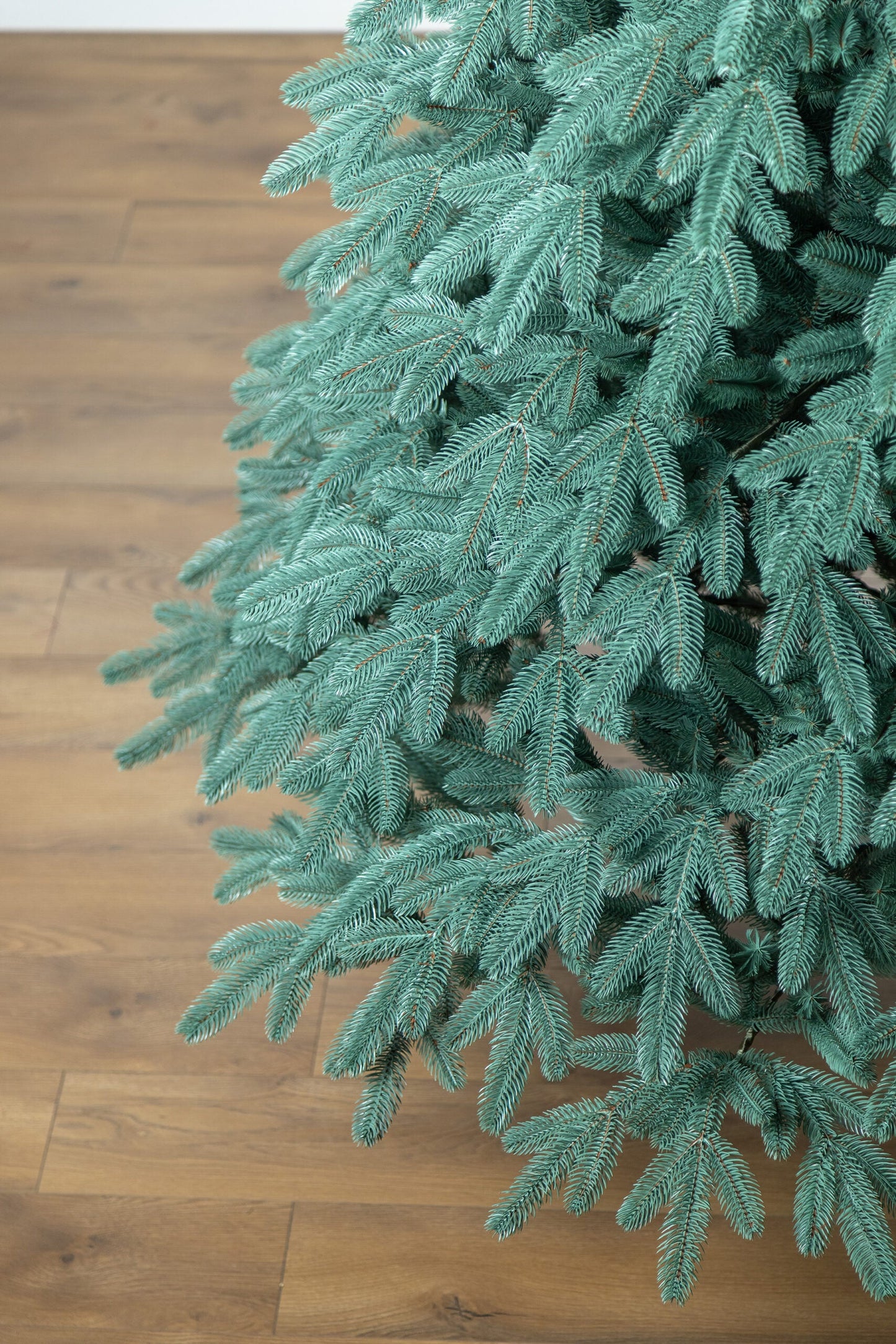 Brad artificial Christmas Deluxe by , Laponia Select argintiu, integral 3D, 230cm