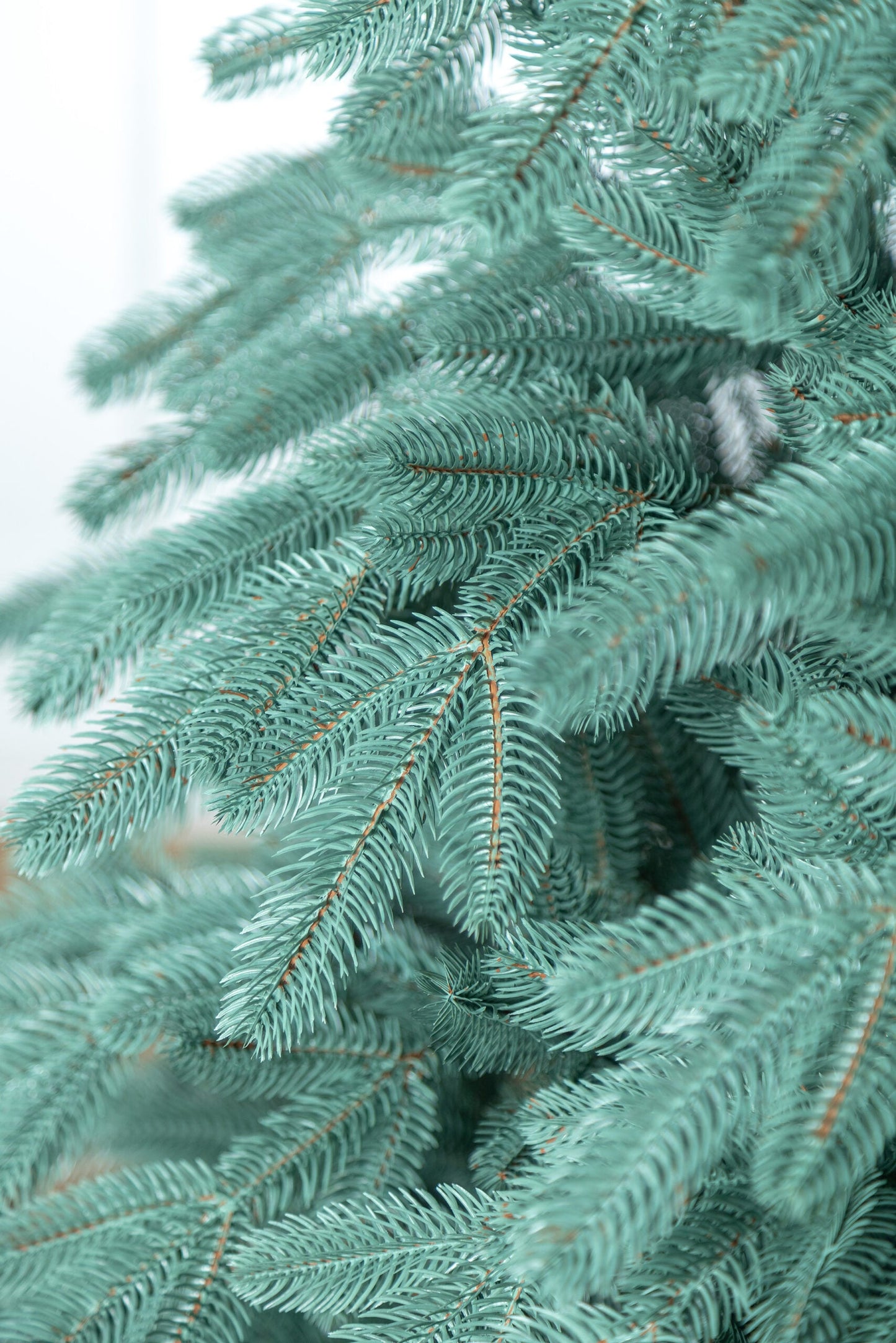 Brad artificial Christmas Deluxe by , Laponia Select argintiu, integral 3D, 230cm