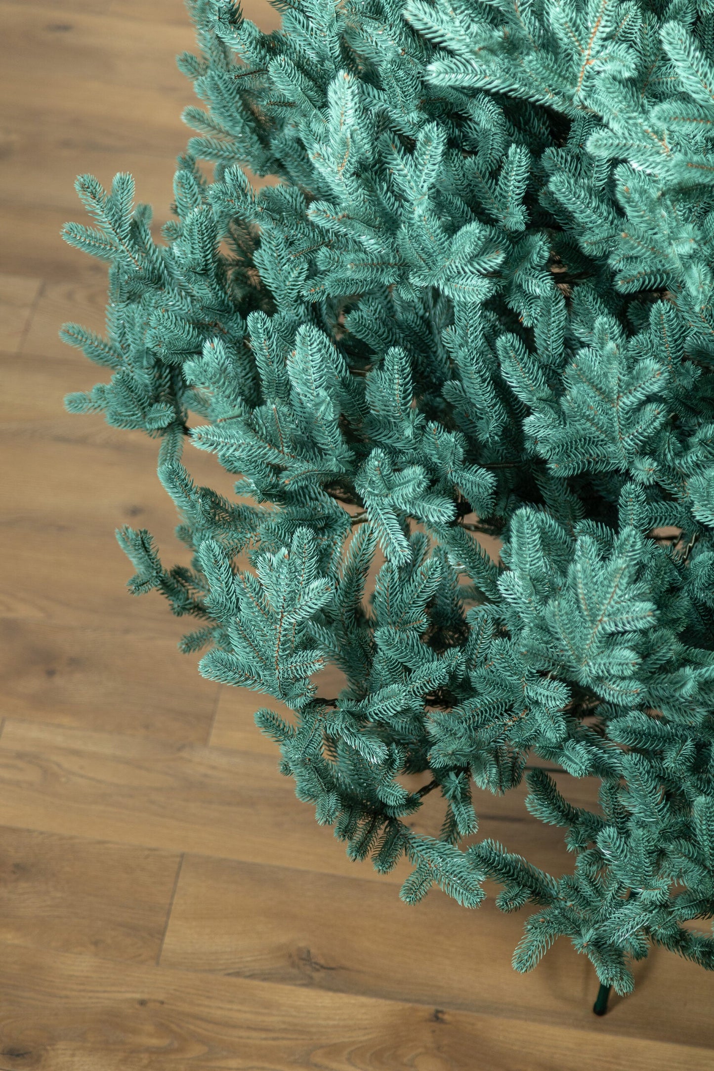 Brad artificial Christmas Deluxe by , Viena Select argintiu, integral 3D, 230cm