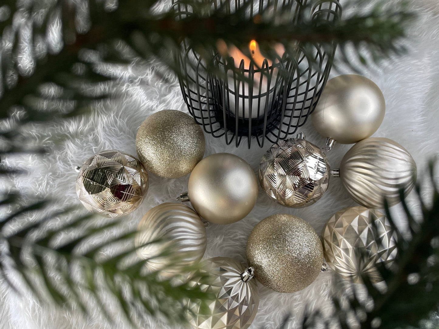 Set globuri de Craciun, 30 bucati, 6 modele, 8cm, auriu