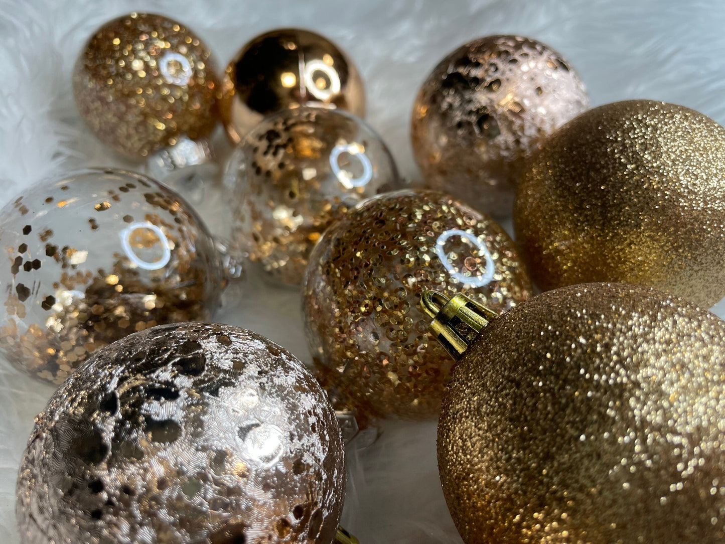 Set globuri de Craciun Inedit, 30 bucati, 6cm, transparente si aramiu