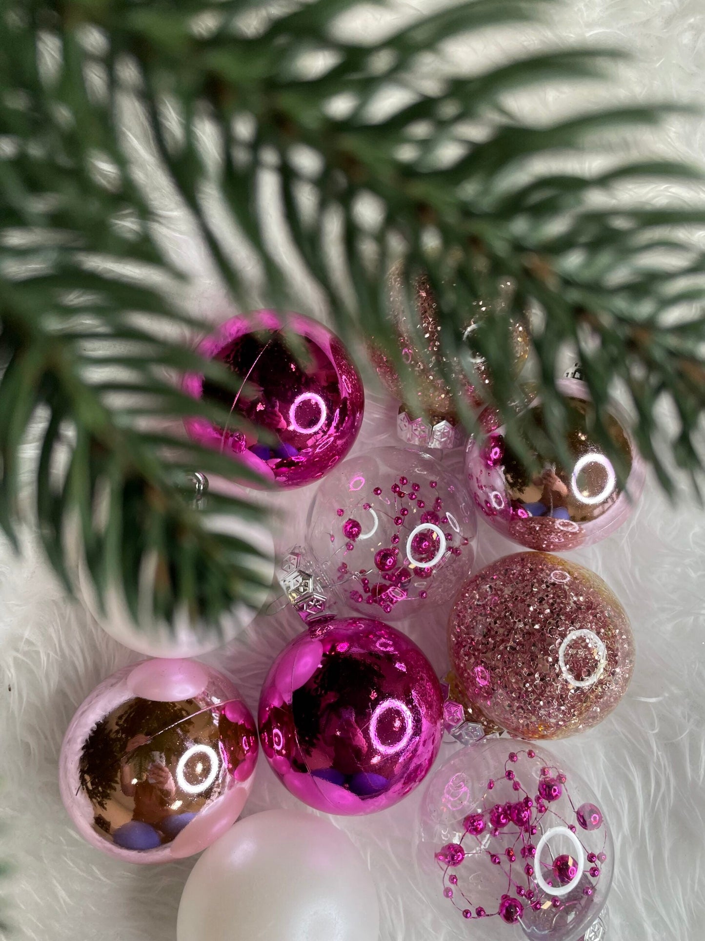 Set globuri de Craciun Inedit, 30 bucati, 6cm, transparente si roz