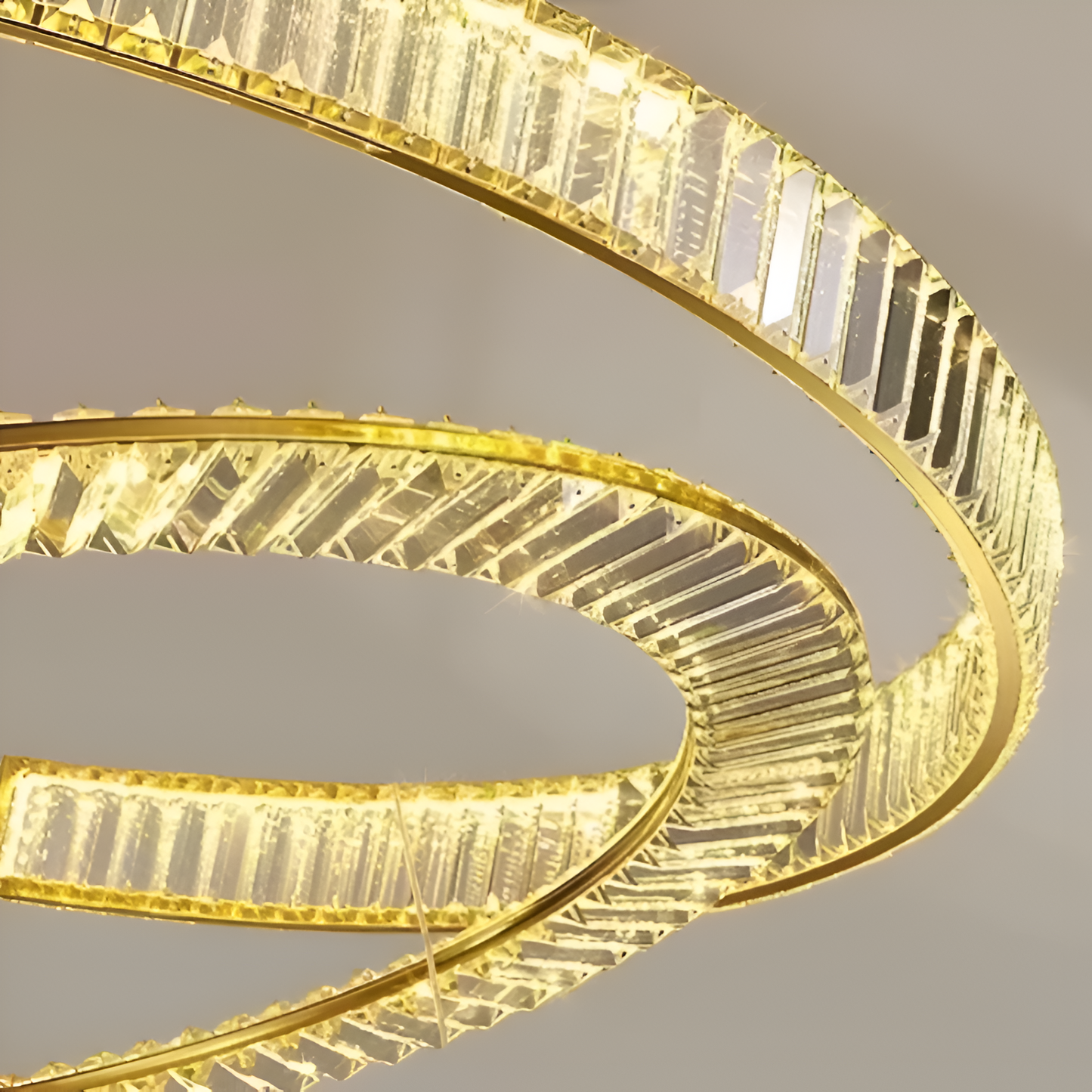 Lustra LED PRISM Regal, Auriu, Metal si Cristal, Dimabila, Inaltime Reglabila, Design Elegant, Lumina Rece/Calda/Neutra