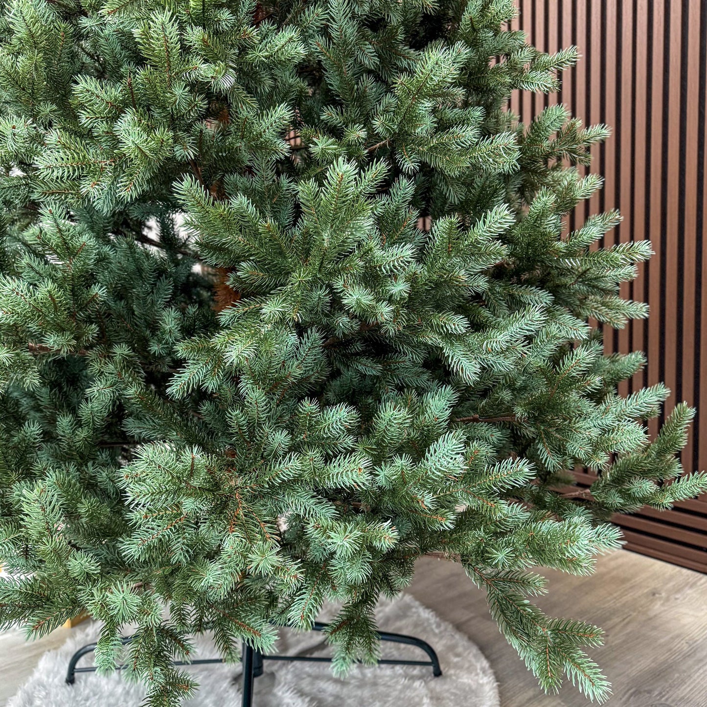 Brad artificial , Hollandia, verde cu varfuri argintii, integral 3D, 230 cm