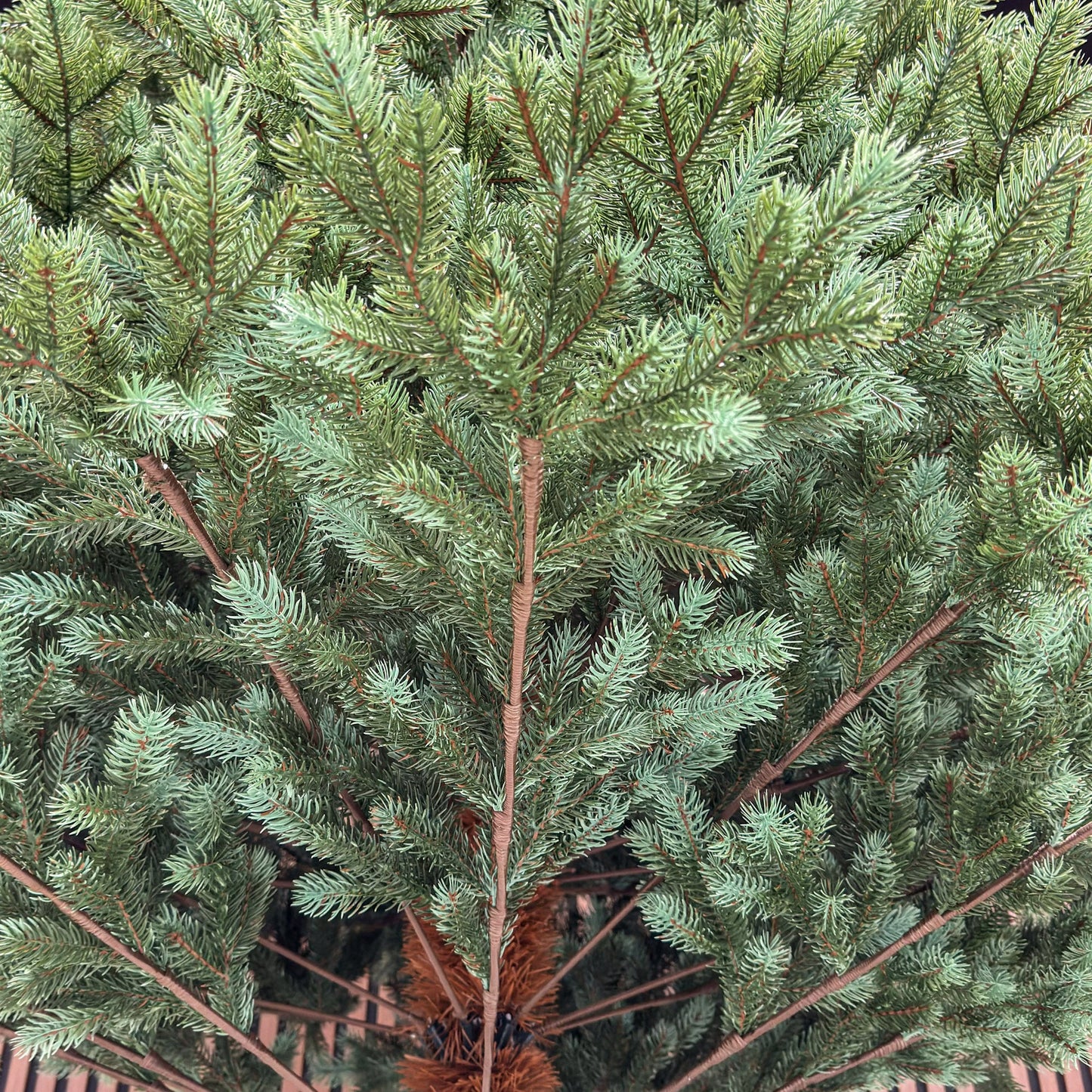 Brad artificial , Hollandia, verde cu varfuri argintii, integral 3D, 230 cm