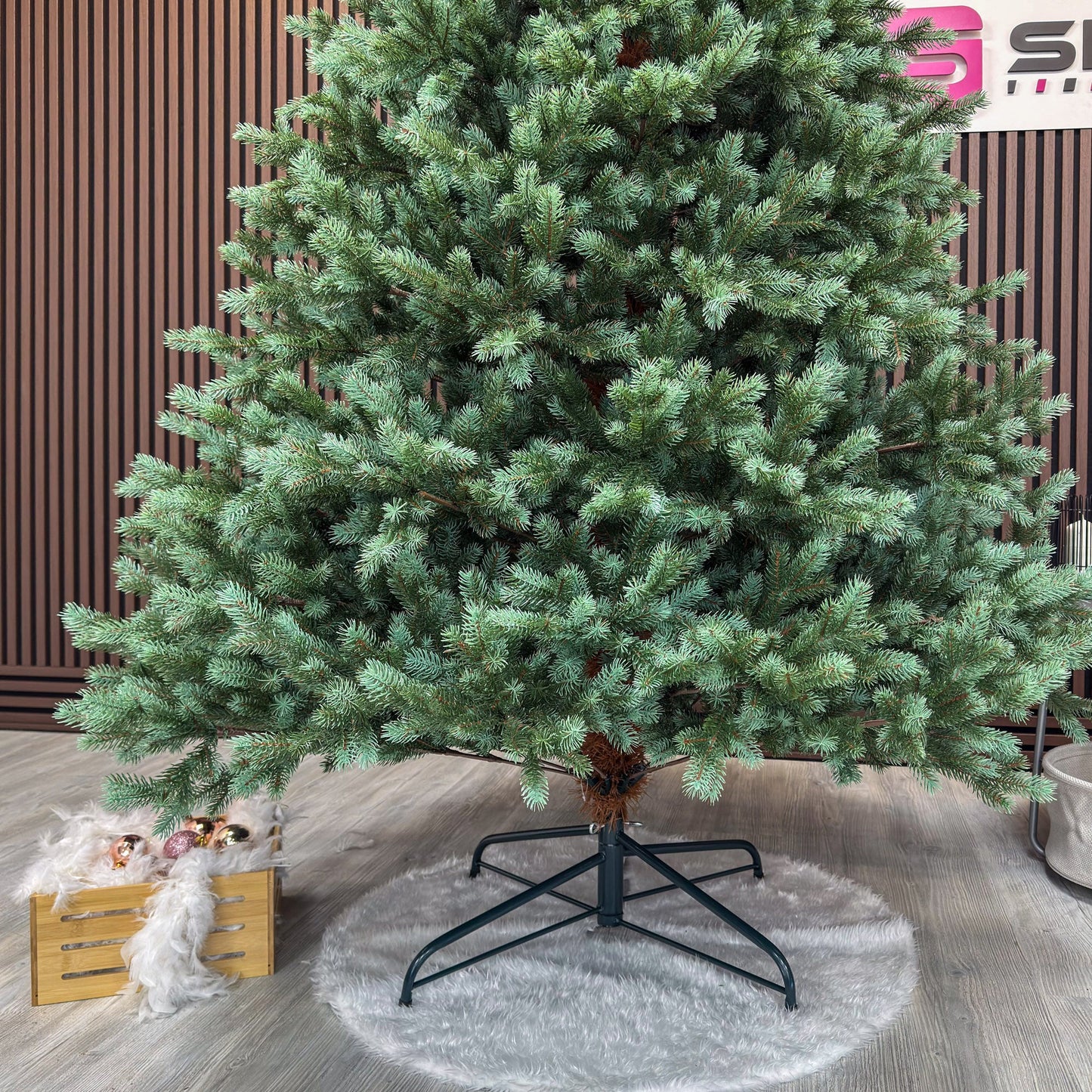 Brad artificial , Hollandia, verde cu varfuri argintii, integral 3D, 230 cm