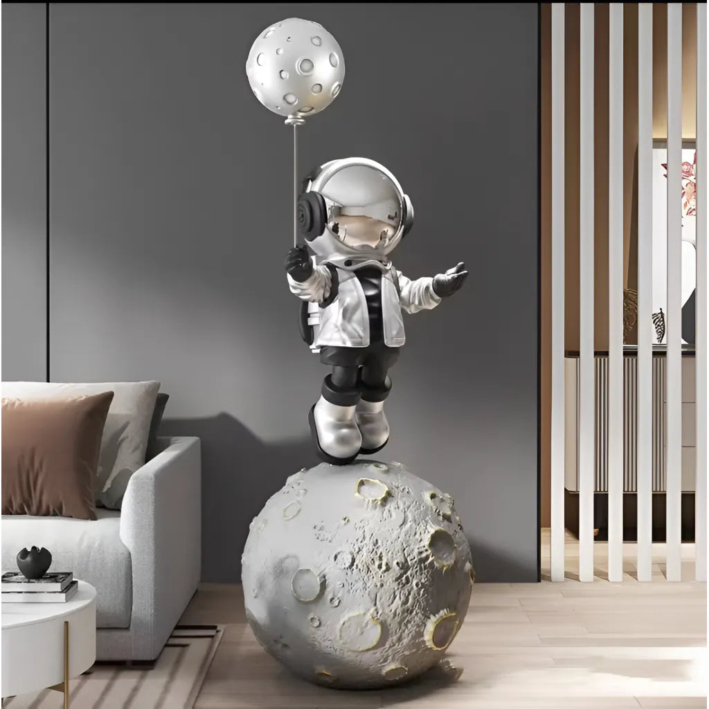 Lampadar LED Astronaut din Rasina Argintiu – lampă LED, culoare argintie – RegalStore, iluminat interior
