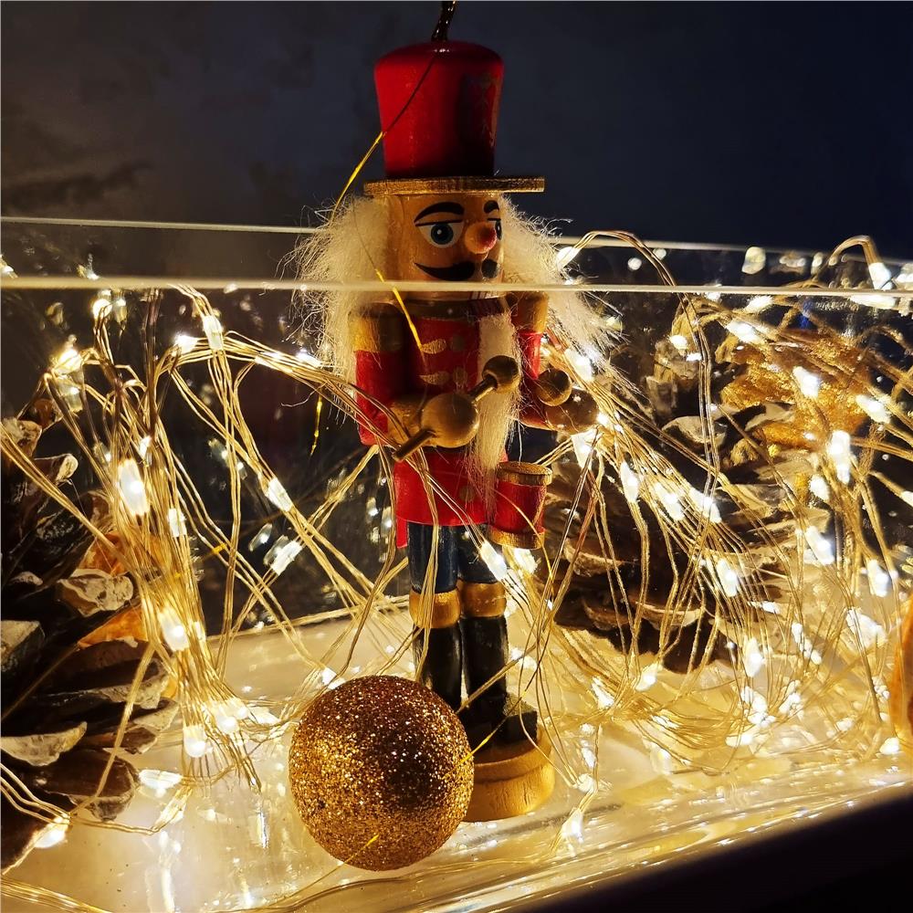 Instalatie lumina decorativa cu 100 LED-uri, 10m, alimentare baterii, telecomanda, iluminare galbena