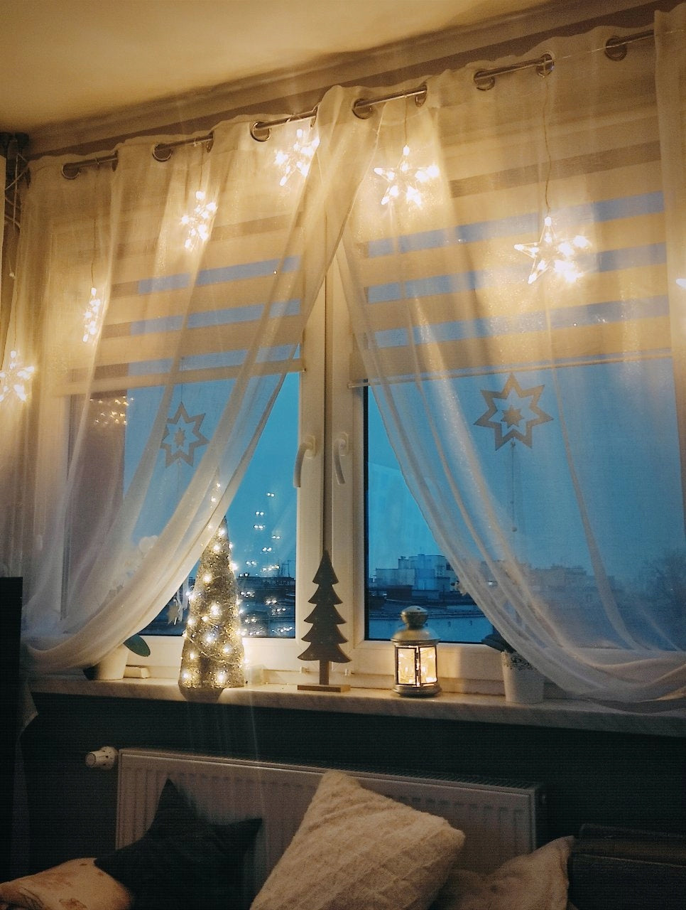 (DL) Ghirlanda luminoasa tip perdea cu stelute 72 LED-uri, 2m, pentru interior/exterior, iluminare alb