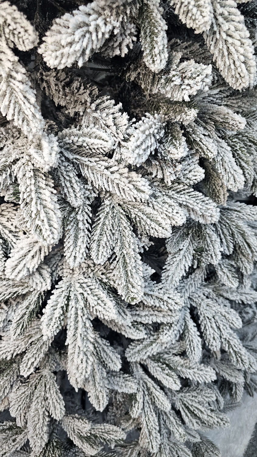 Brad artificial Christmas Deluxe by , Global nins, mix 2D+3D, 250cm