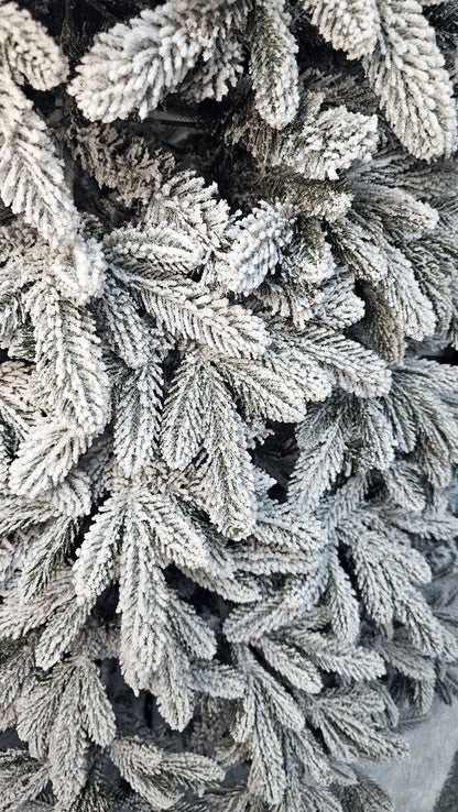 Brad artificial Christmas Deluxe by , Global nins, mix 2D+3D, 250cm