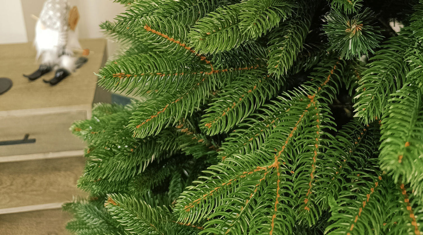 Brad artificial Christmas Deluxe by , Belgia, 2D+3D, 230cm