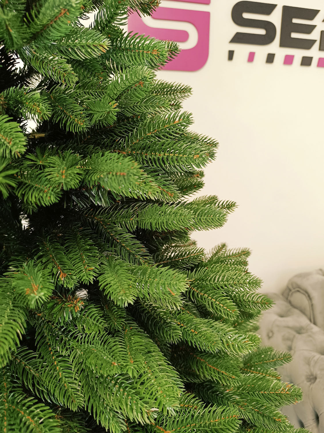 Brad artificial Christmas Deluxe by , Belgia, 2D+3D, 180cm