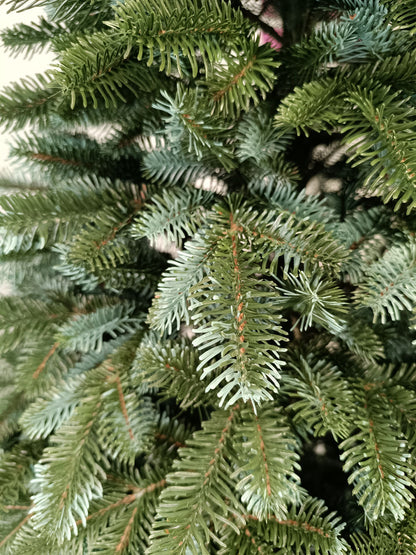 Brad artificial Christmas Deluxe by , Canada argintiu, 3D, 210cm