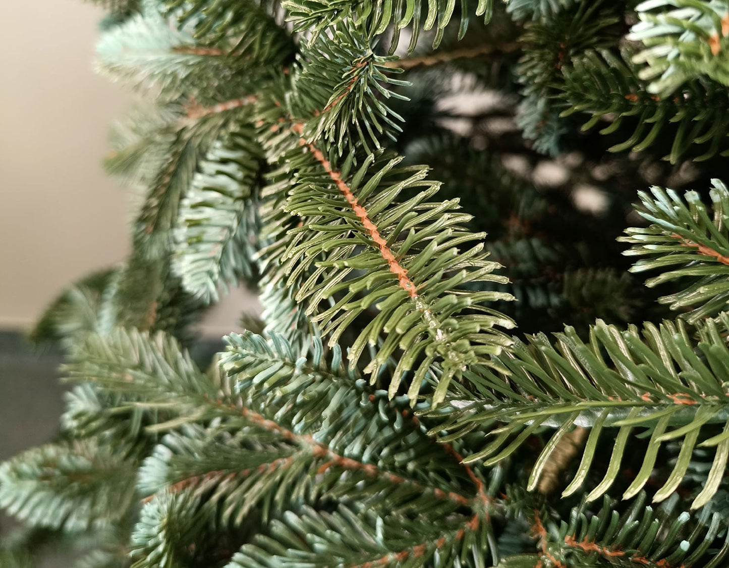 Brad artificial Christmas Deluxe by , Canada argintiu, 3D, 210cm