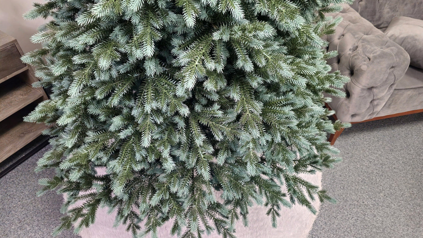 Brad artificial Christmas Deluxe by , Alaska Select verde argintiu, integral 3D, 180 cm