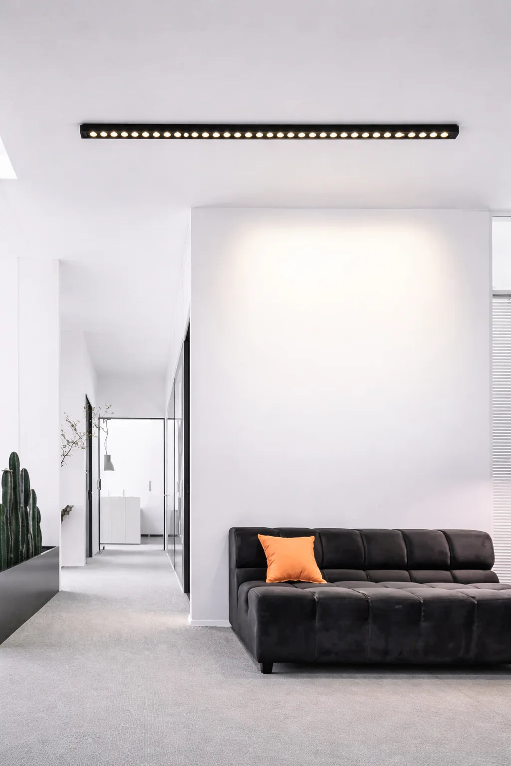 Proiector LED Liniar Aplicat Grila 35W, Lumina Neutra 4000k, 35 surse, 94x3.5x6.5 cm