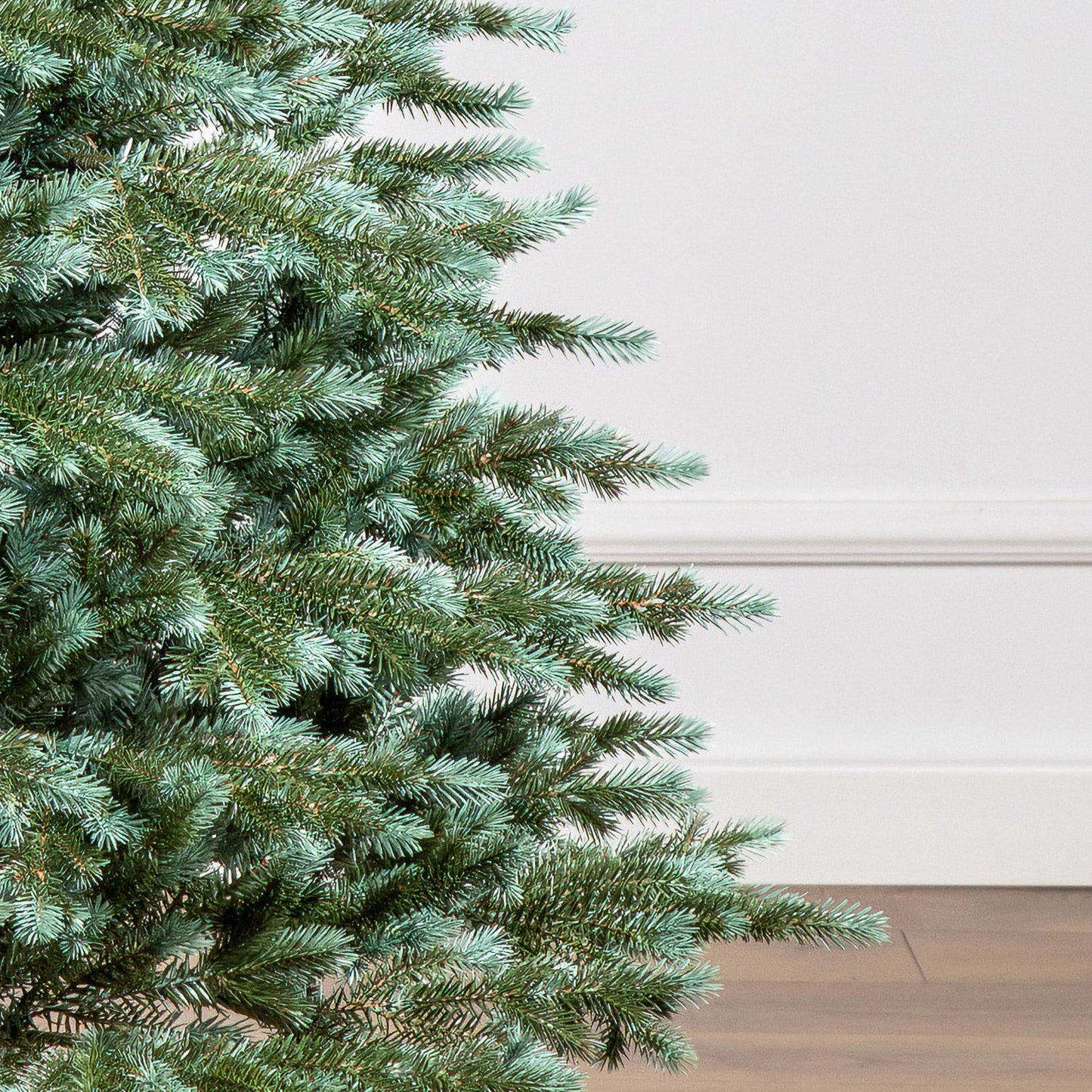 Brad artificial Christmas Deluxe by , Alaska Select verde argintiu, integral 3D, 210 cm