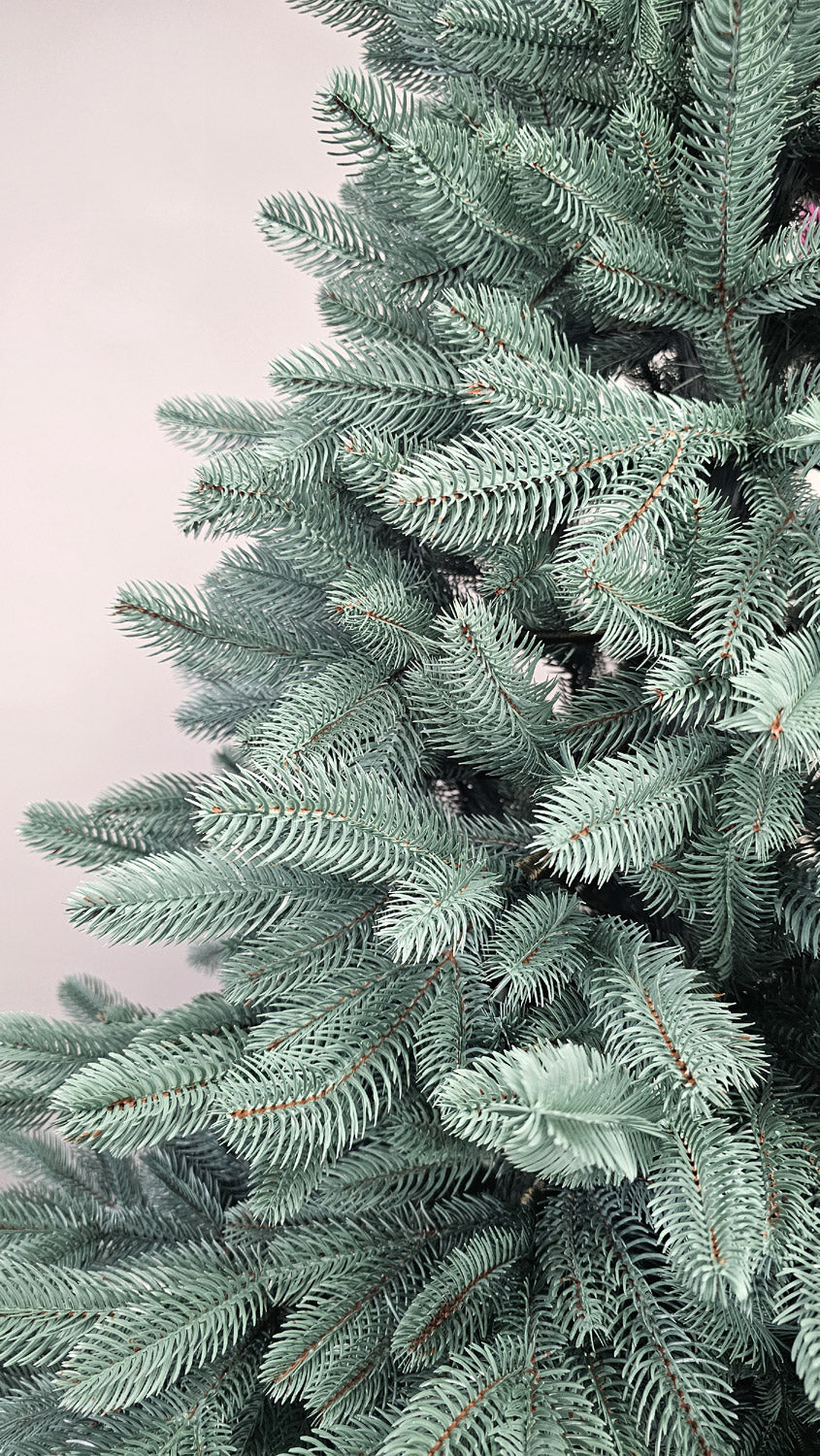 Brad artificial Christmas Deluxe by , Laponia Select argintiu, integral 3D, 230cm