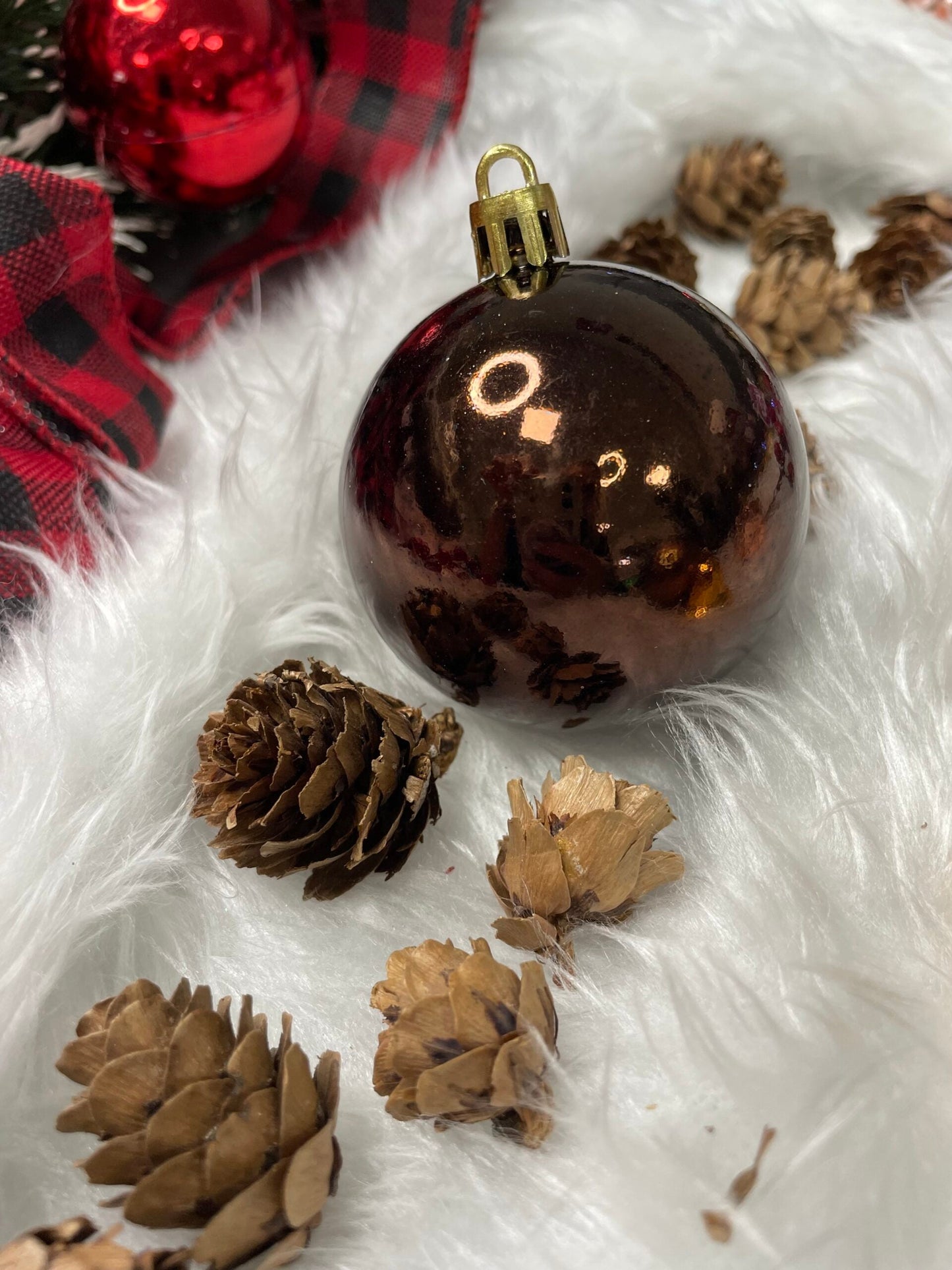 Set globuri si decoratiuni de Craciun, 101 piese, diverse dimensiuni, roz auriu