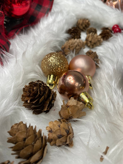 Set globuri si decoratiuni de Craciun, 101 piese, diverse dimensiuni, roz auriu