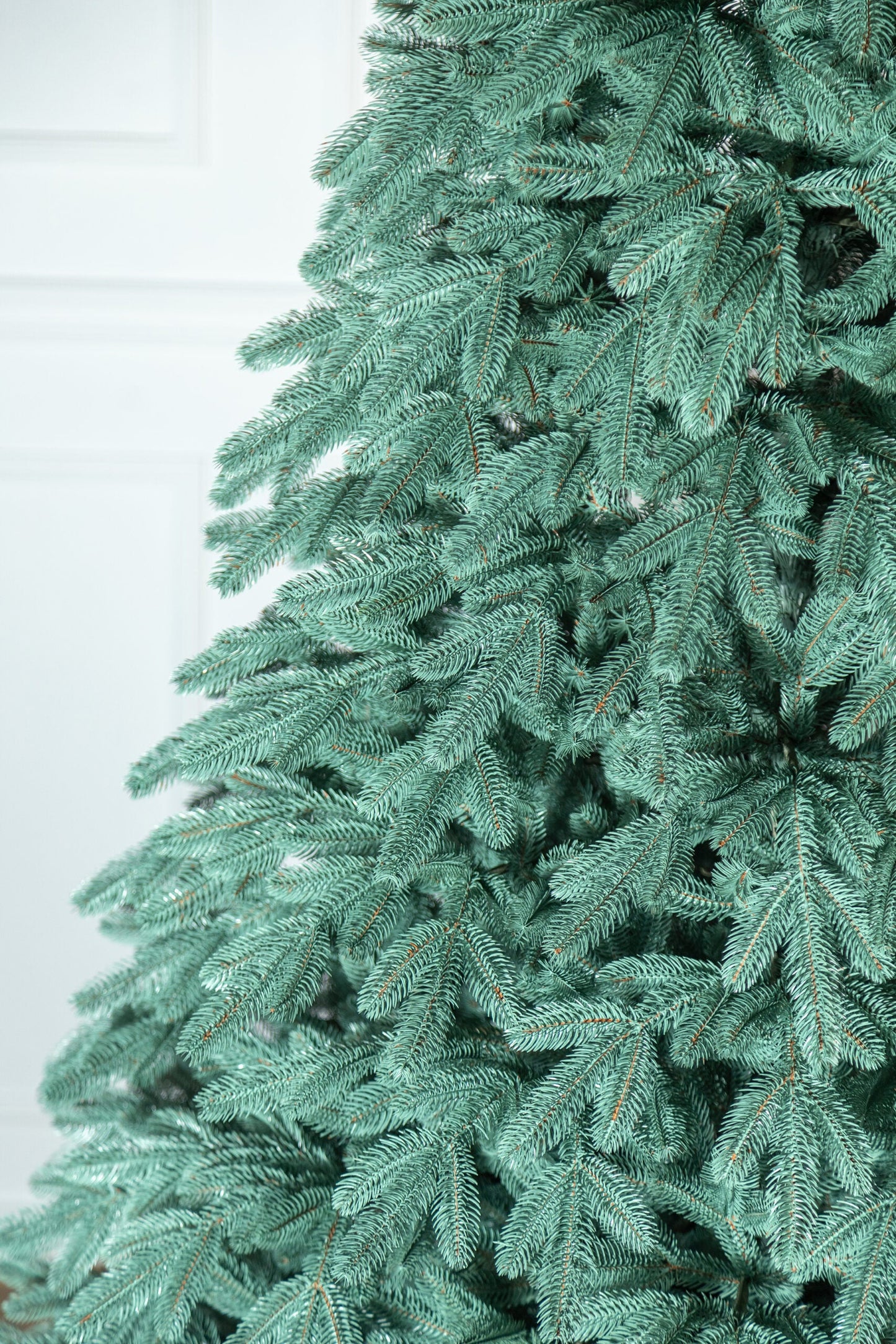 Brad artificial Christmas Deluxe by , Laponia Select argintiu, integral 3D, 230cm