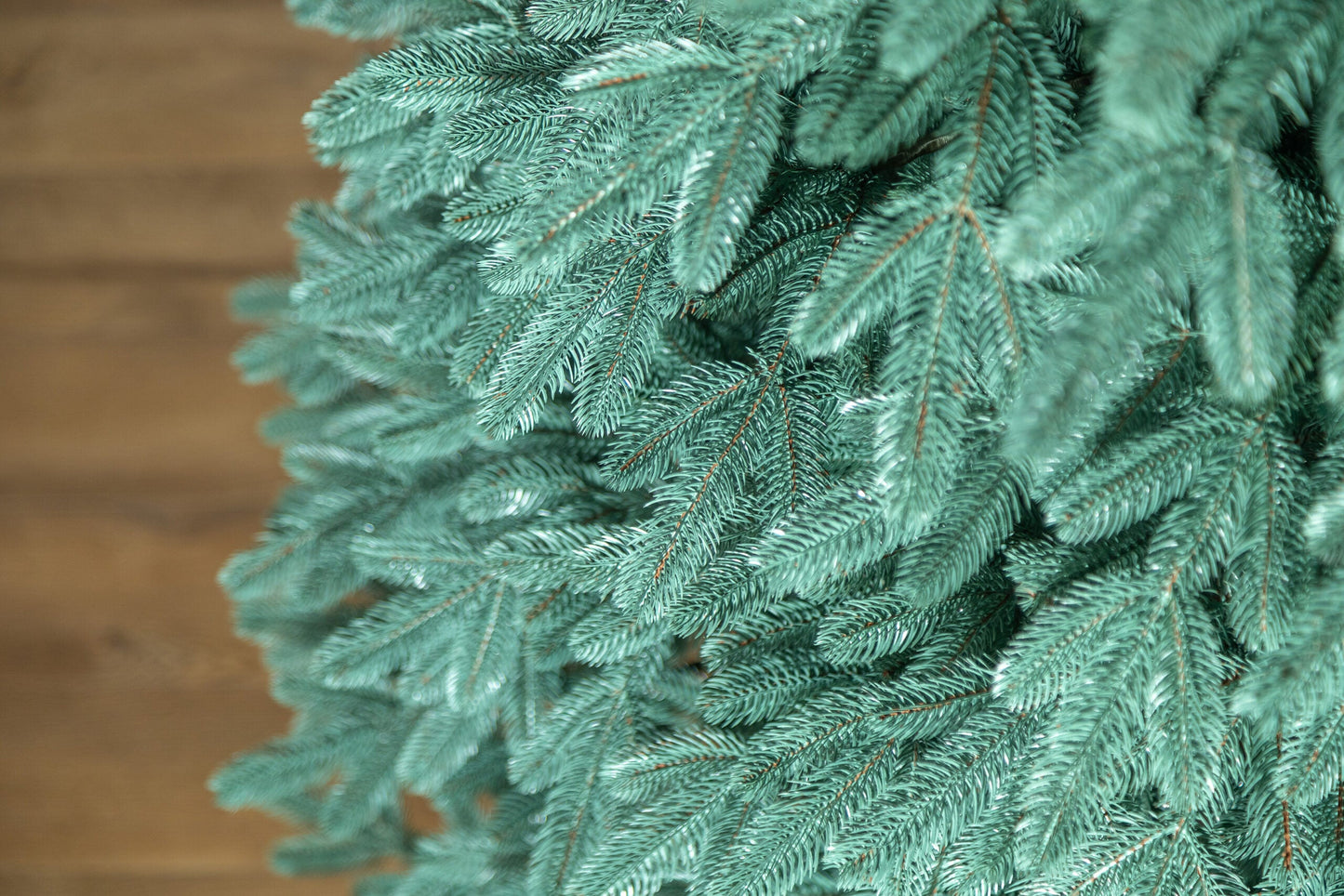 Brad artificial Christmas Deluxe by , Laponia Select argintiu, integral 3D, 230cm