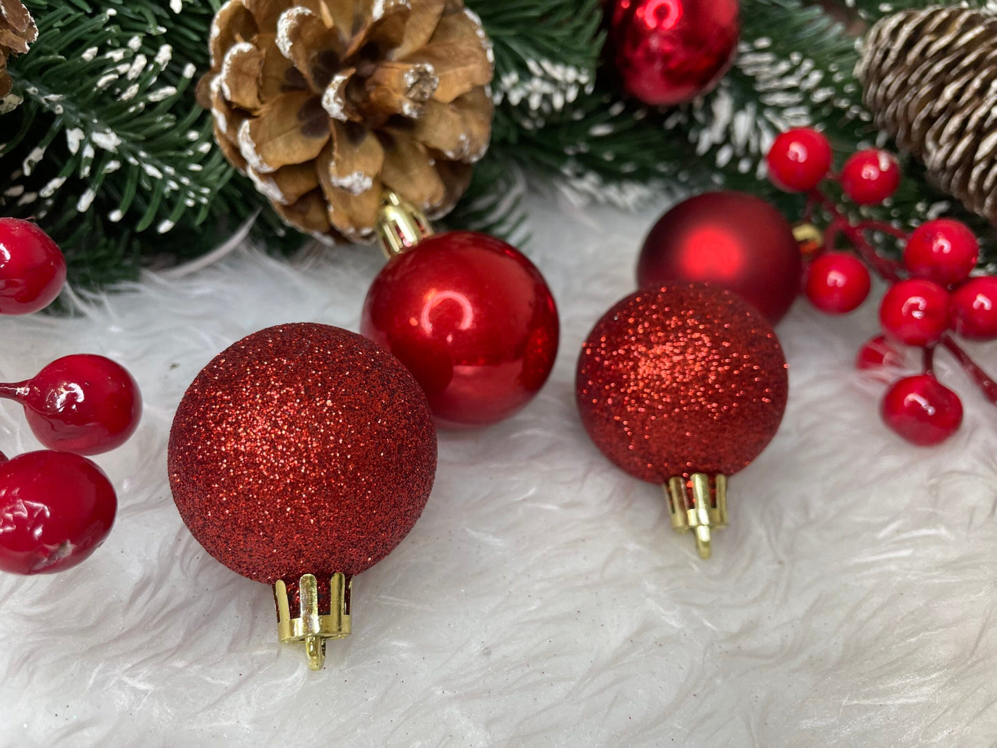 Set globuri de Craciun, 30 bucati, 3 modele, 4/5/6cm, rosu