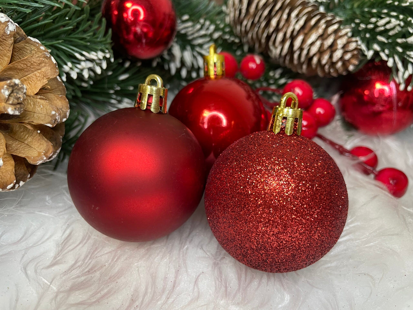 Set globuri de Craciun, 30 bucati, 3 modele, 4/5/6cm, rosu