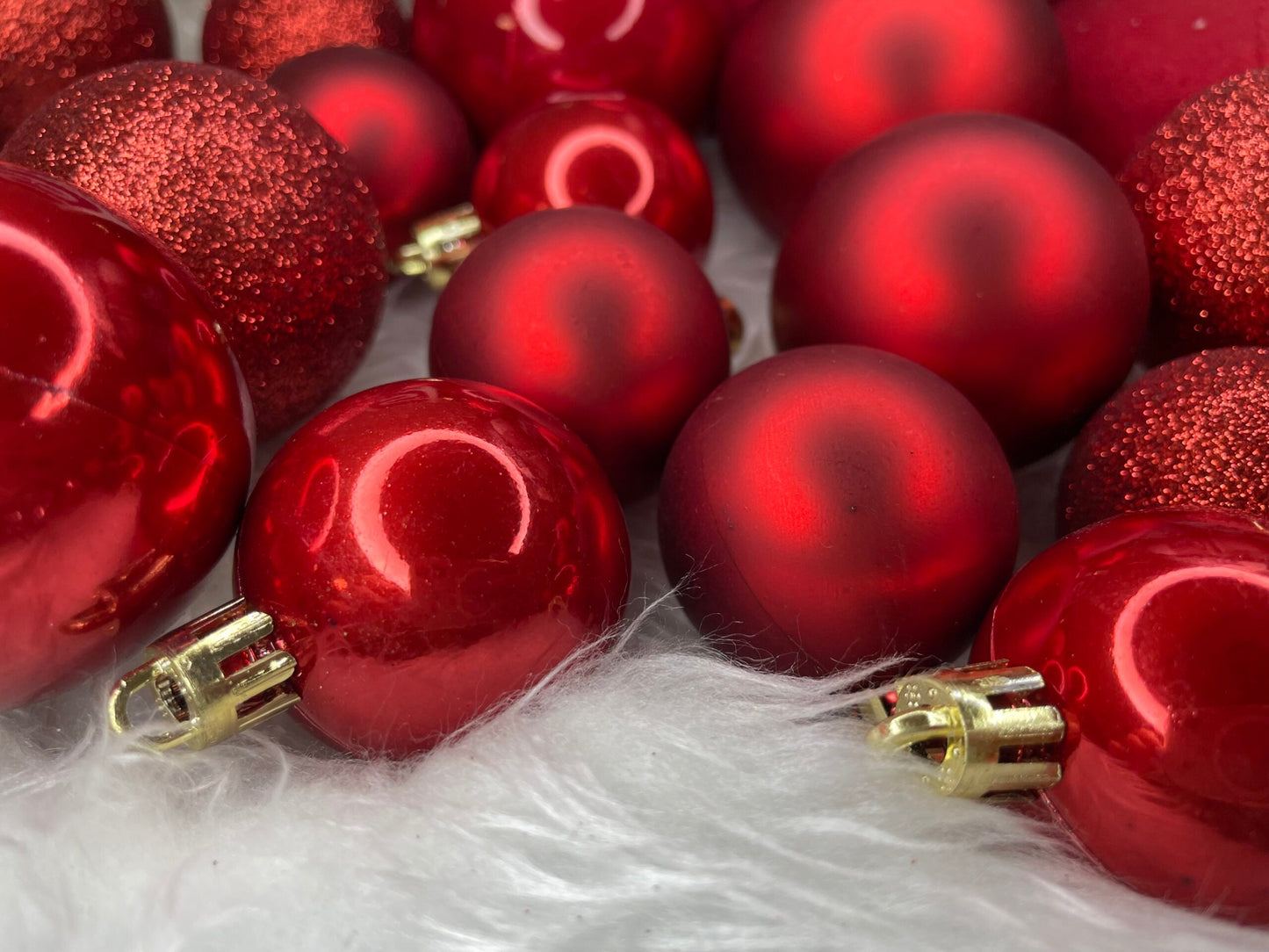 Set globuri de Craciun, 30 bucati, 3 modele, 4/5/6cm, rosu