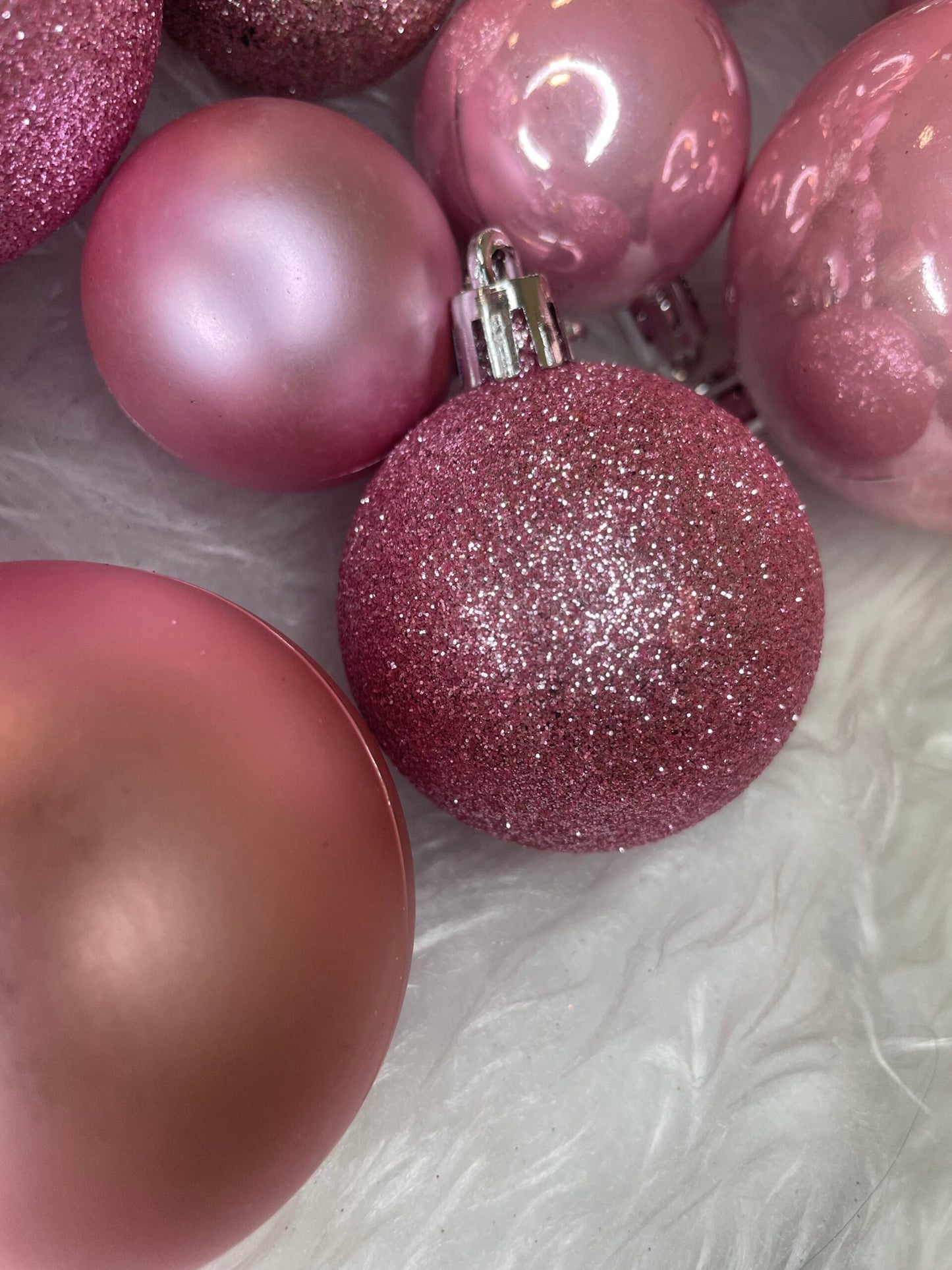 Set globuri de Craciun, 30 bucati, 3 modele, 4/5/6cm, roz