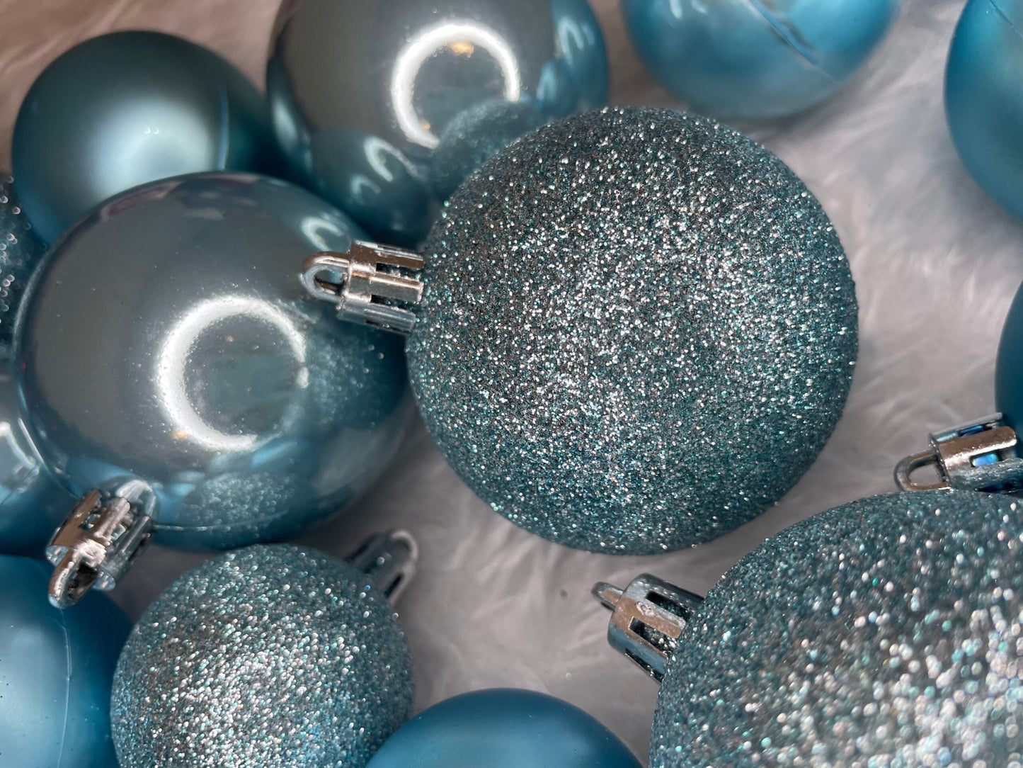 Set globuri de Craciun, 30 bucati, 3 modele, 4/5/6cm, albastru deschis