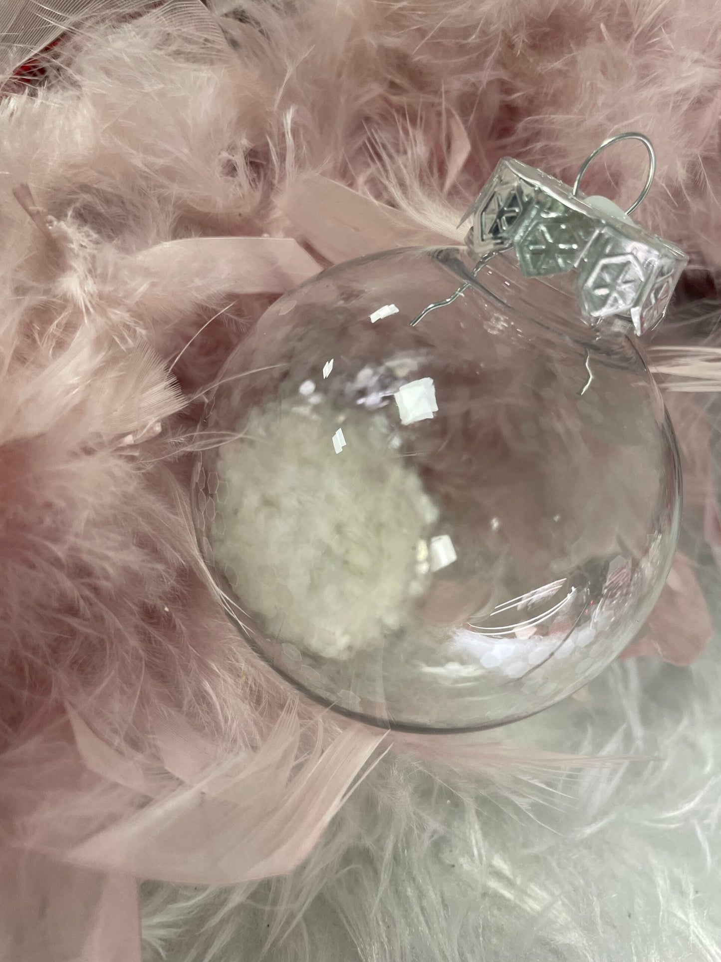 Set globuri de Craciun Inedit, 30 bucati, 7cm, transparente si alb