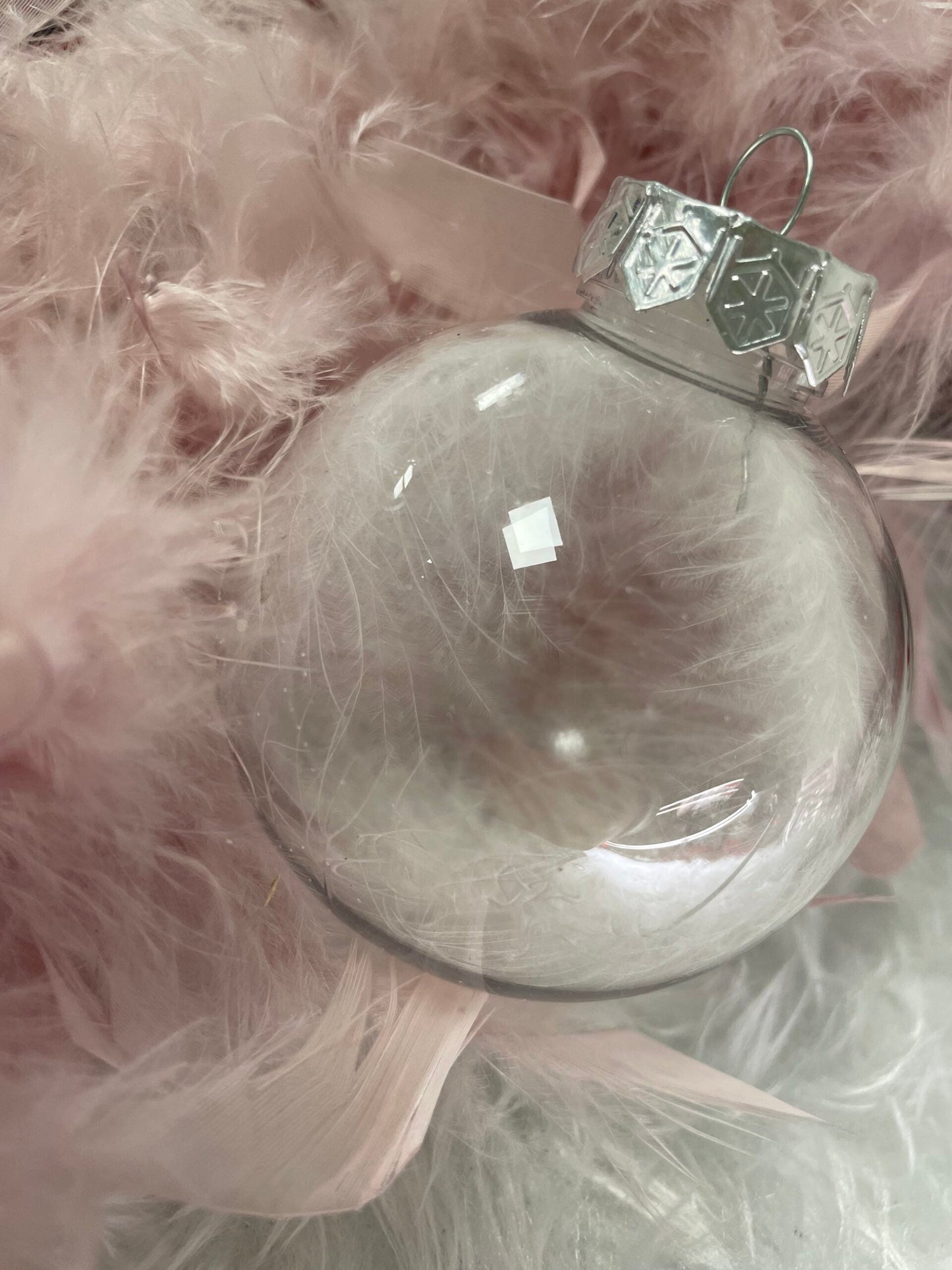 Set globuri de Craciun Inedit, 30 bucati, 7cm, transparente si alb