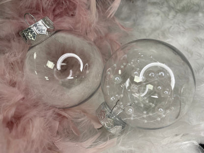 Set globuri de Craciun Inedit, 30 bucati, 7cm, transparente si alb