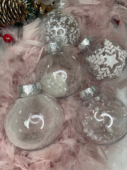 Set globuri de Craciun Inedit, 30 bucati, 7cm, transparente si alb