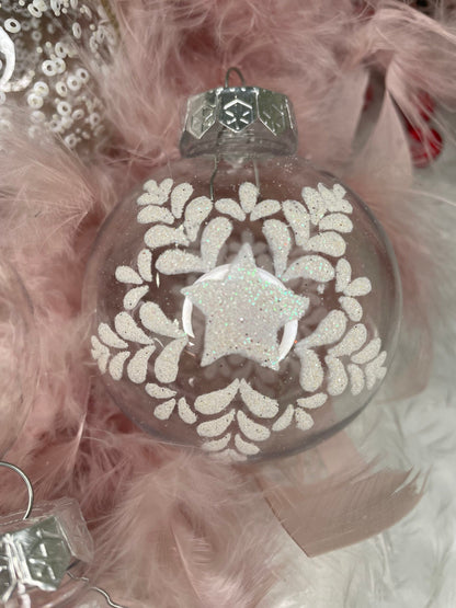 Set globuri de Craciun Inedit, 30 bucati, 7cm, transparente si alb