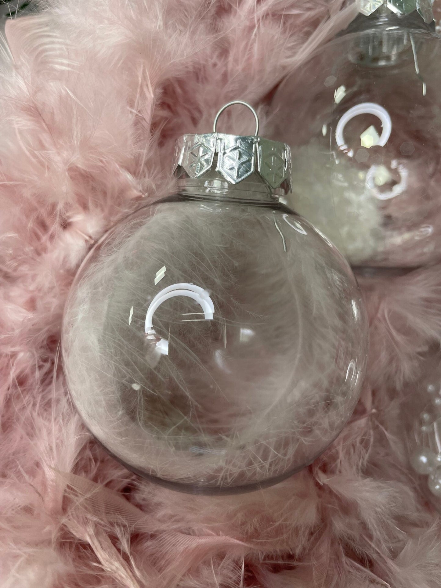 Set globuri de Craciun Inedit, 30 bucati, 7cm, transparente si alb