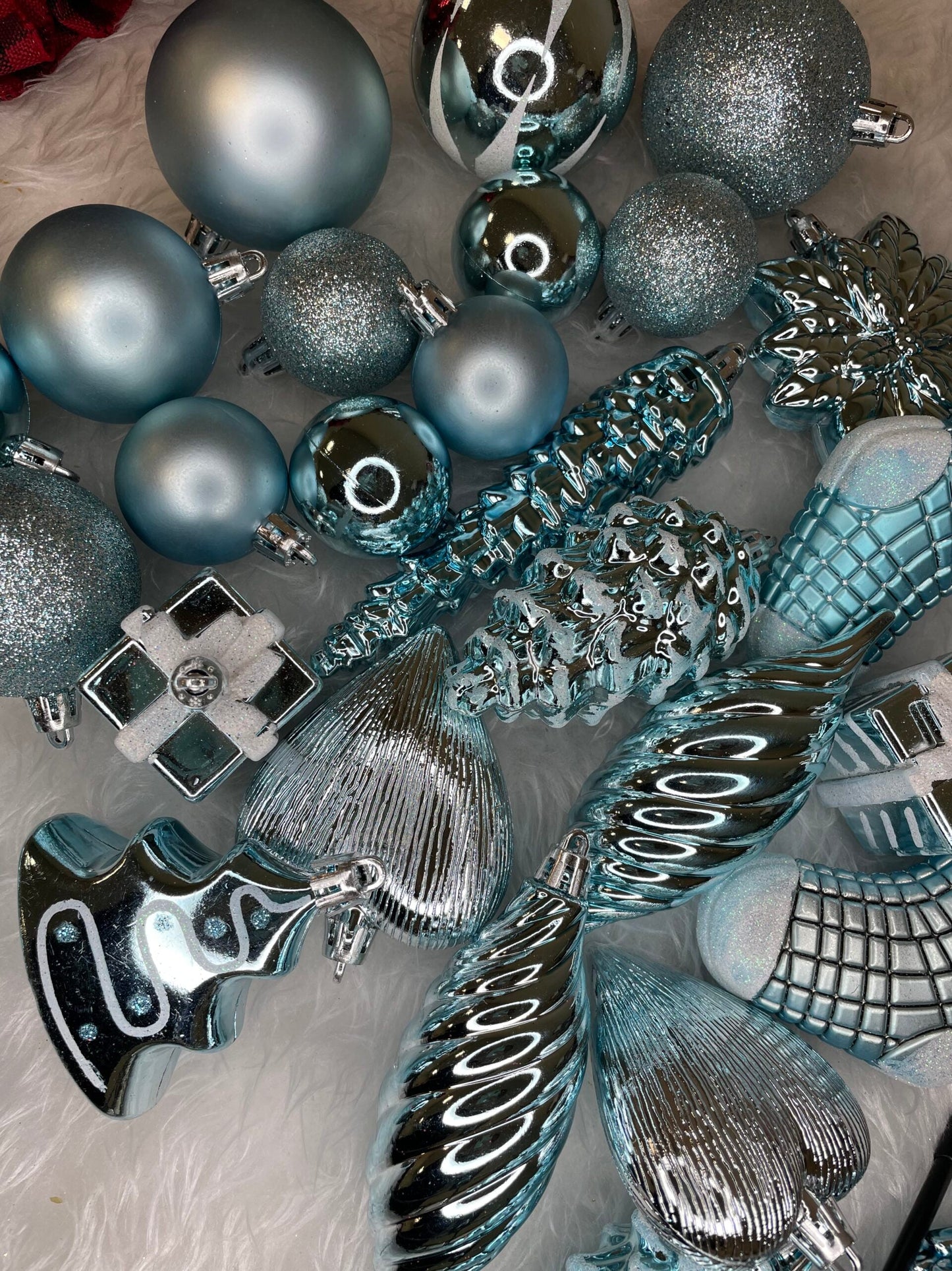 Set globuri si decoratiuni de Craciun, 72 piese, diverse dimensiuni, albastru