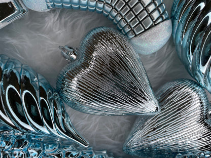 Set globuri si decoratiuni de Craciun, 72 piese, diverse dimensiuni, albastru