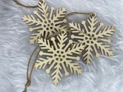 Decoratiune brad fulg de zapada din lemn, set 6 bucati, maro