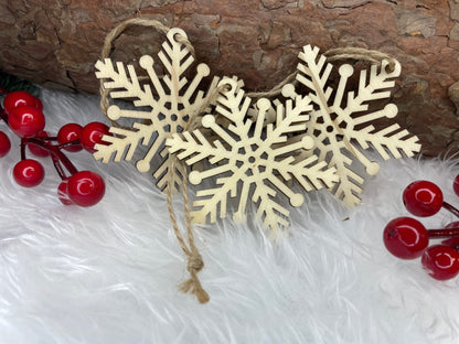 Decoratiune brad fulg de zapada din lemn, set 6 bucati, maro