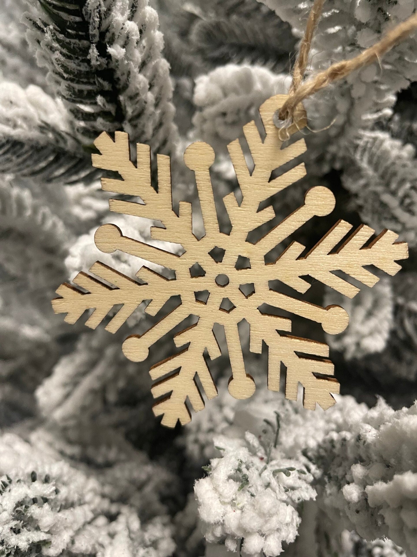 Decoratiune brad fulg de zapada din lemn, set 6 bucati, maro