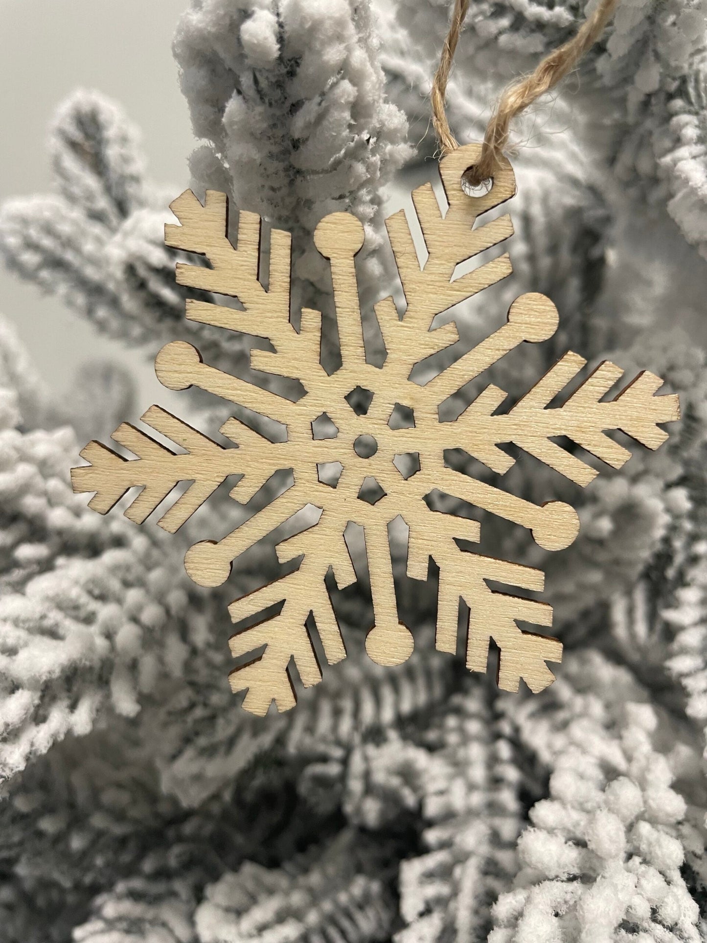Decoratiune brad fulg de zapada din lemn, set 6 bucati, maro