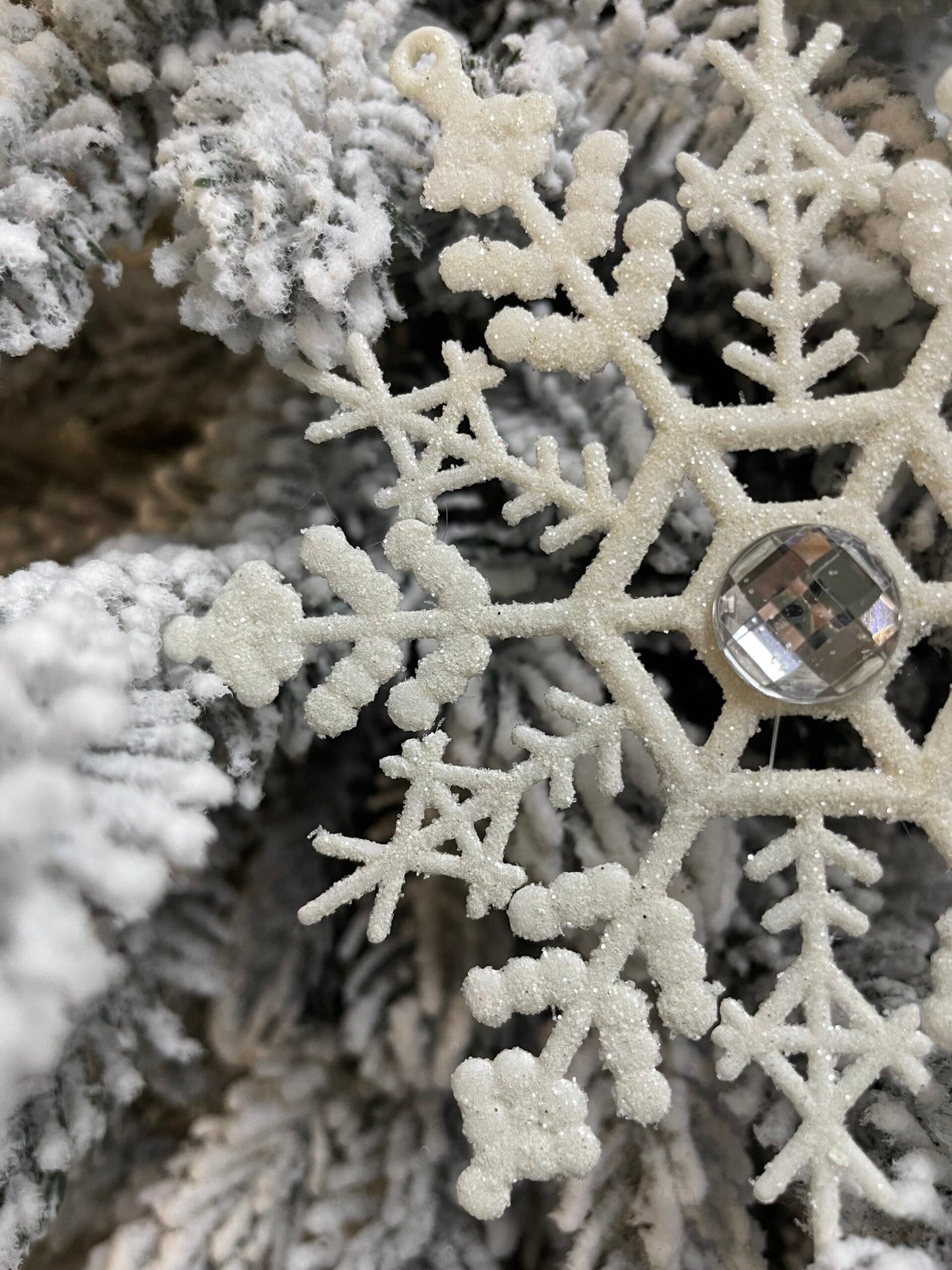 Decoratiune brad fulg de zapada cu cristal, set 2 bucati, 12cm, alb